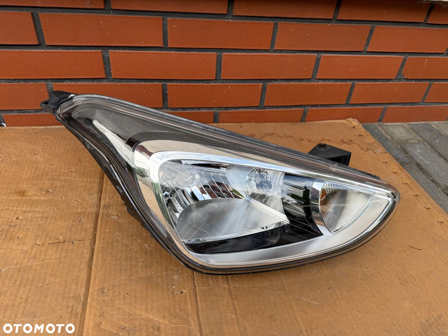 Hyundai i10 II 2013-2019 lampa przod prawa demontaz zwykla EU - 3