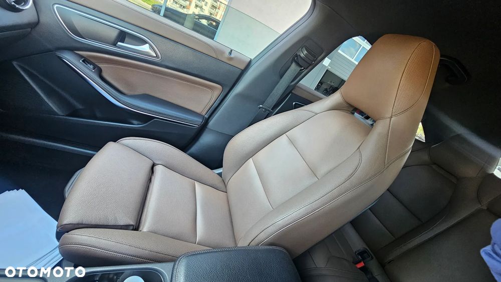 Mercedes-Benz CLA 180 AMG Line - 15