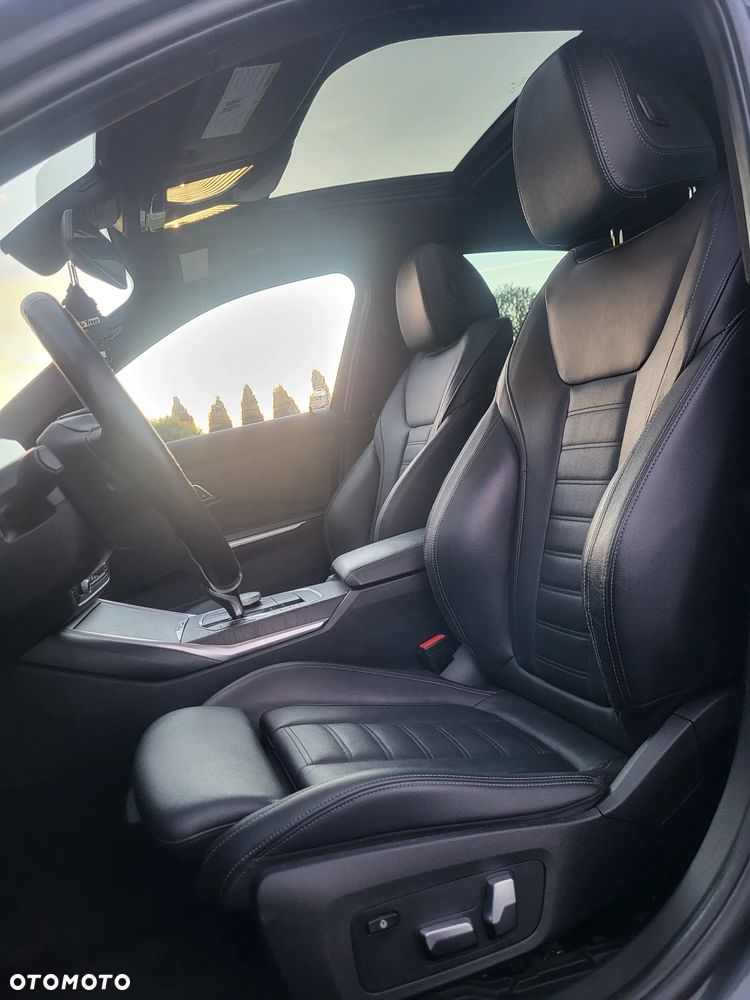 BMW Seria 3 330i xDrive Advantage - 13