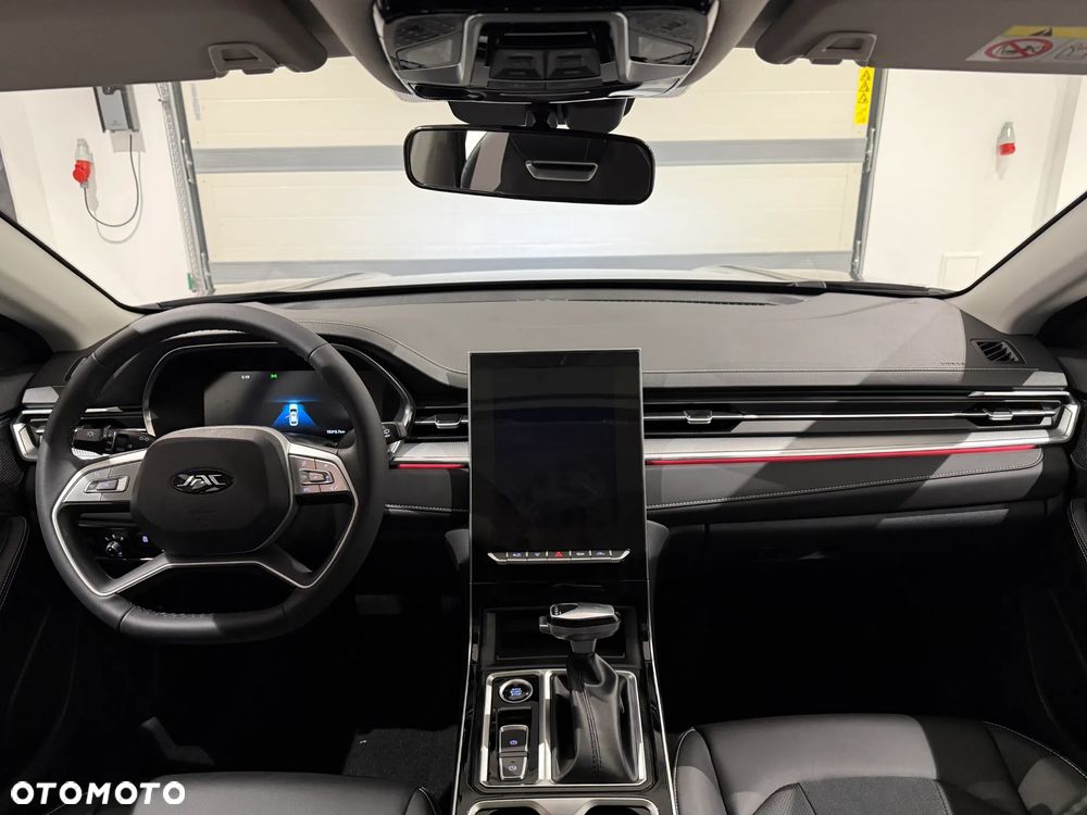 JAC J7 Plus CVT - 18