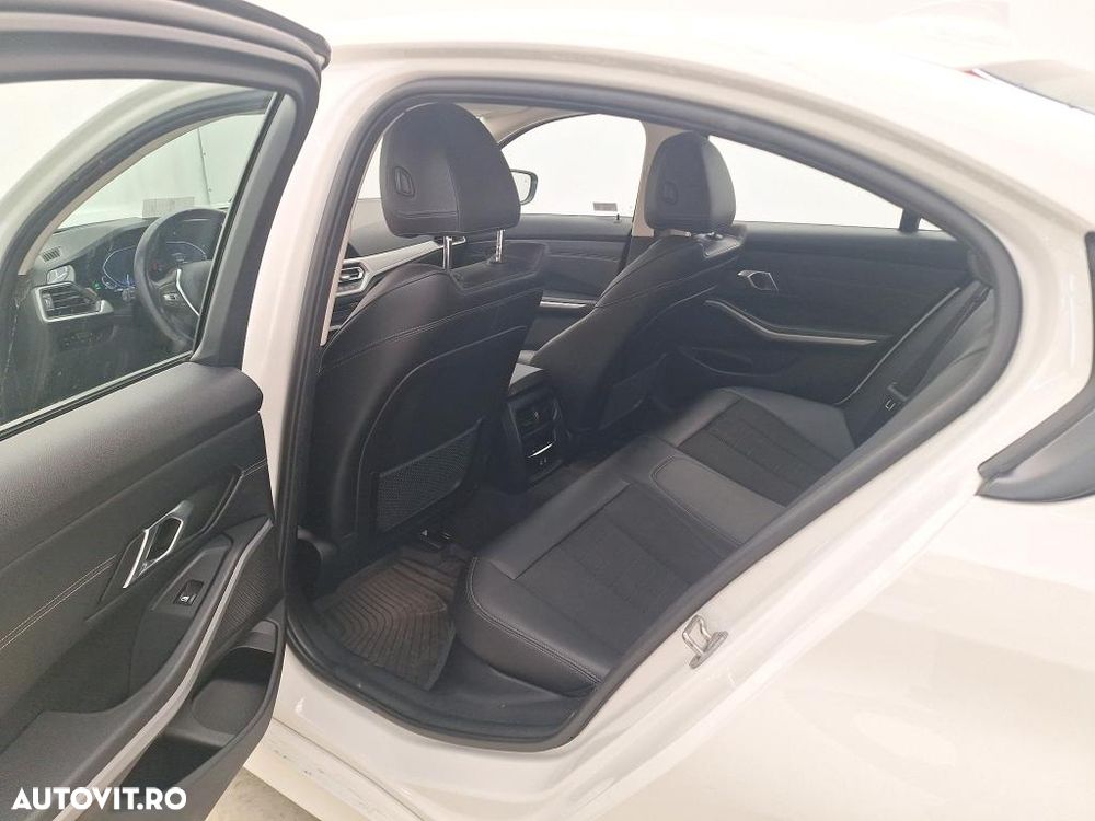BMW Seria 3 330e xDrive Aut. Sport Line - 4