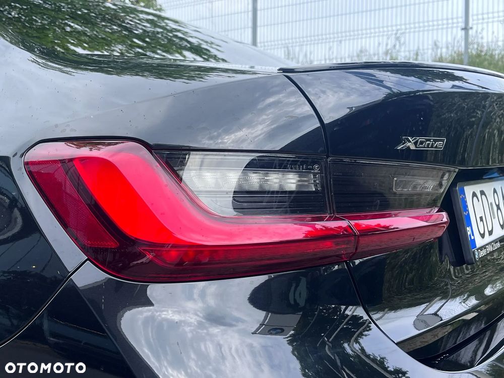 BMW Seria 3 320d xDrive mHEV - 37