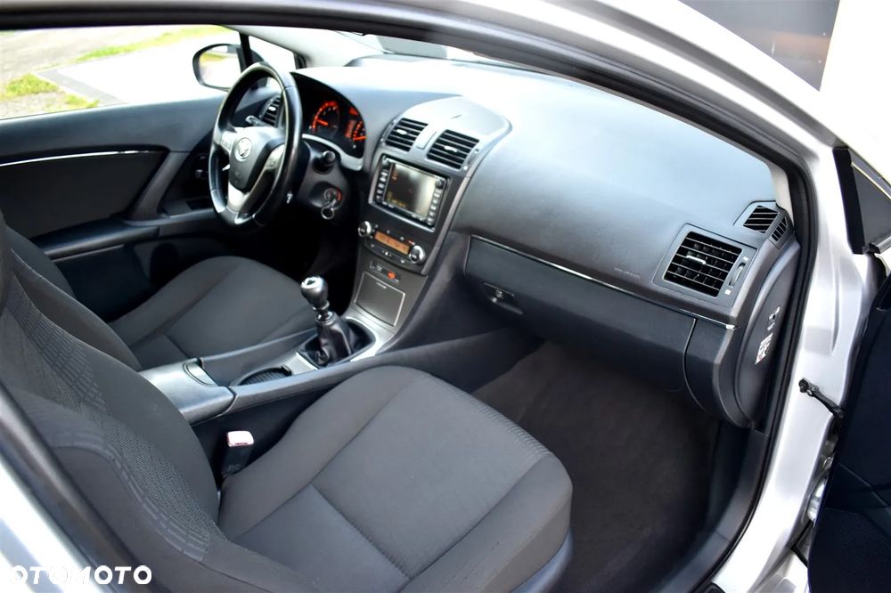 Toyota Avensis 1.8 Sol NAVI - 27