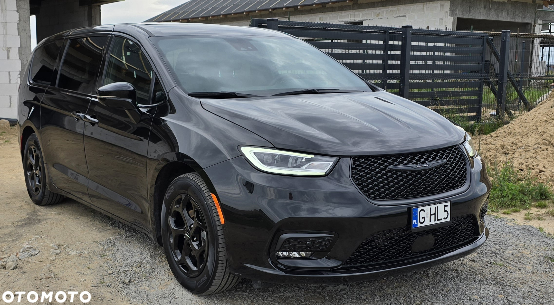 Chrysler Pacifica - 2