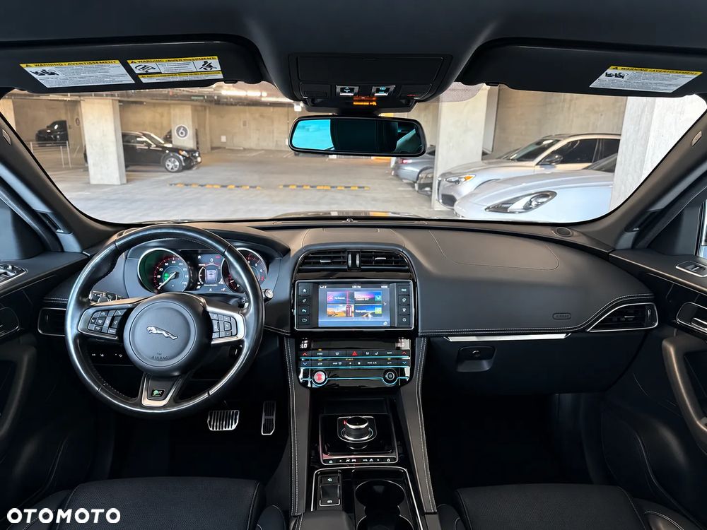 Jaguar F-Pace 30t AWD R-Sport - 13