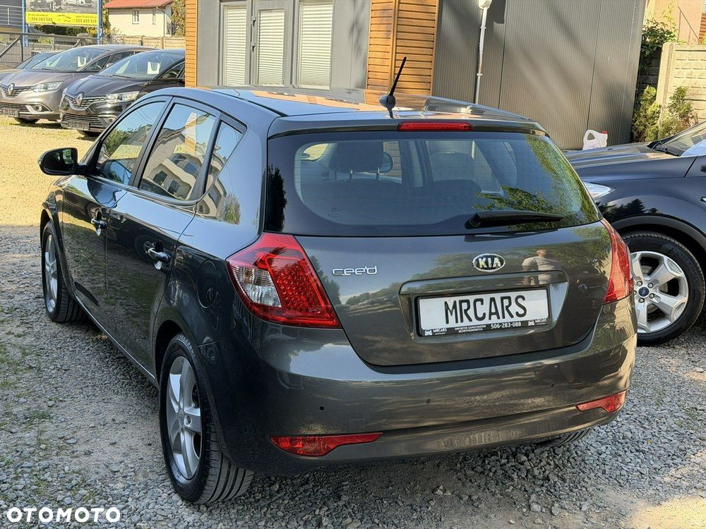Kia Ceed - 7