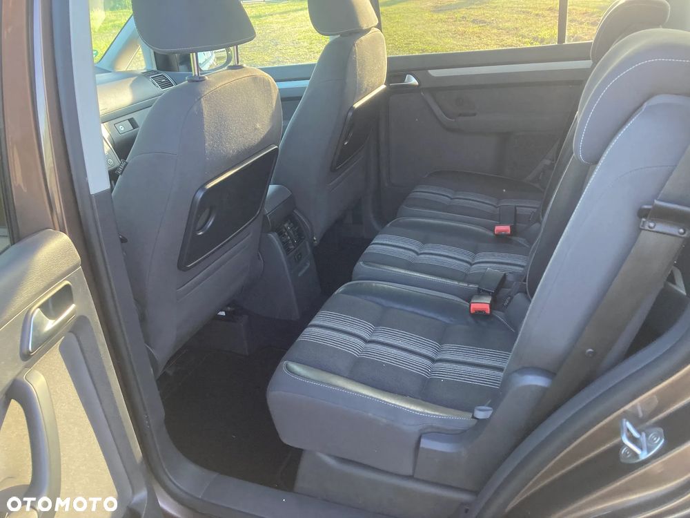 Volkswagen Touran - 9