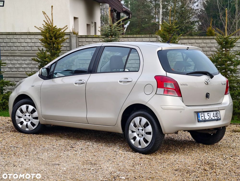 Toyota Yaris 1.33 Premium - 3