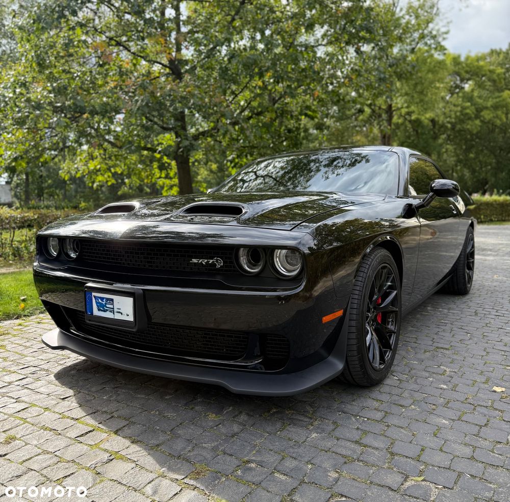 Dodge Challenger - 1