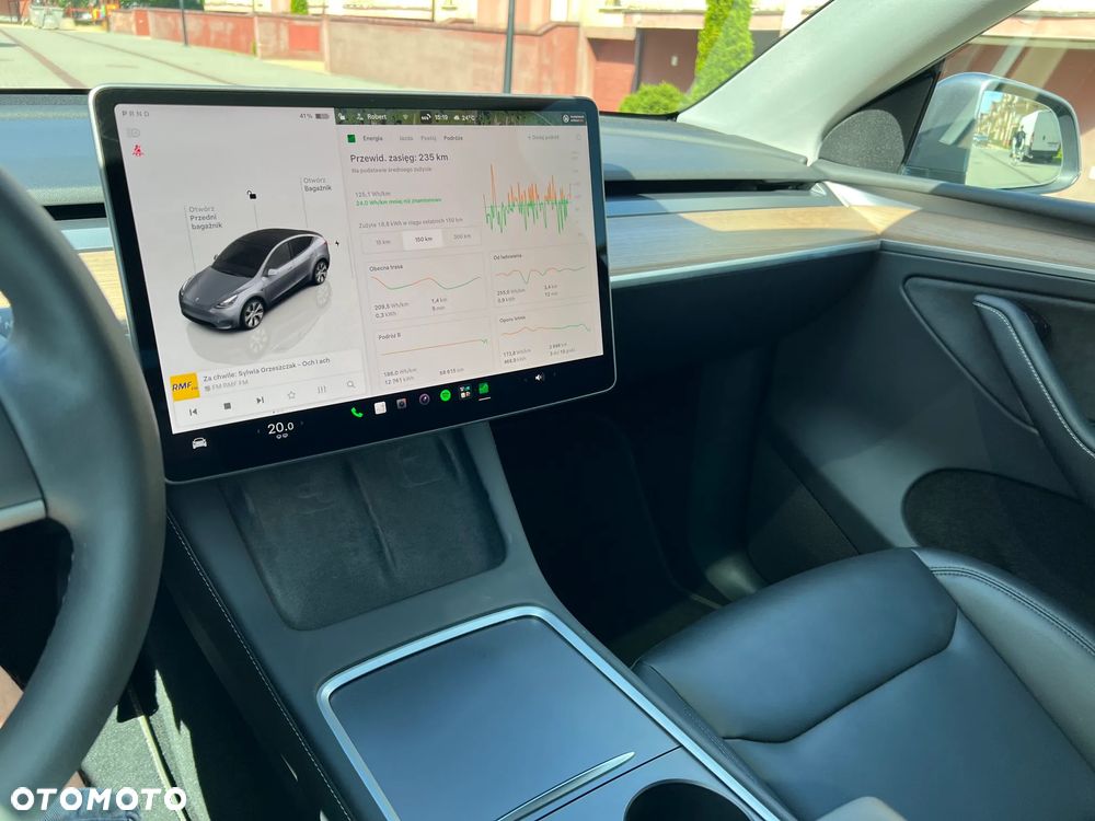 Tesla Model Y - 11
