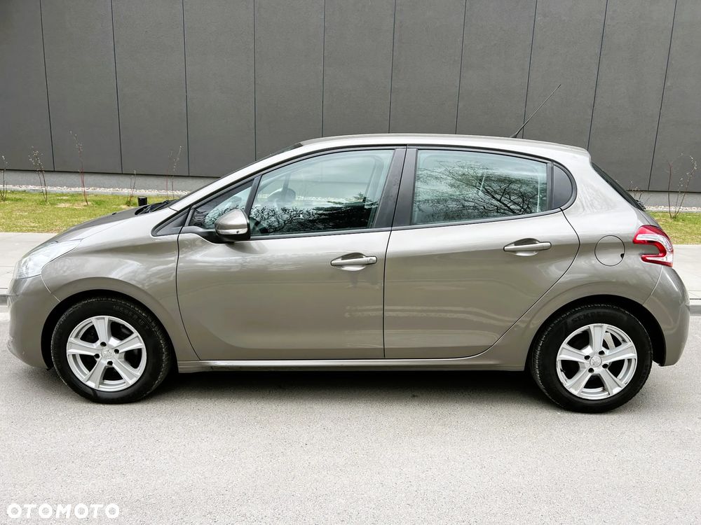 Peugeot 208 - 28