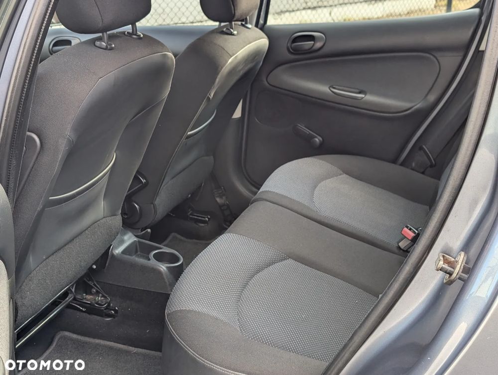 Peugeot 206 plus - 25