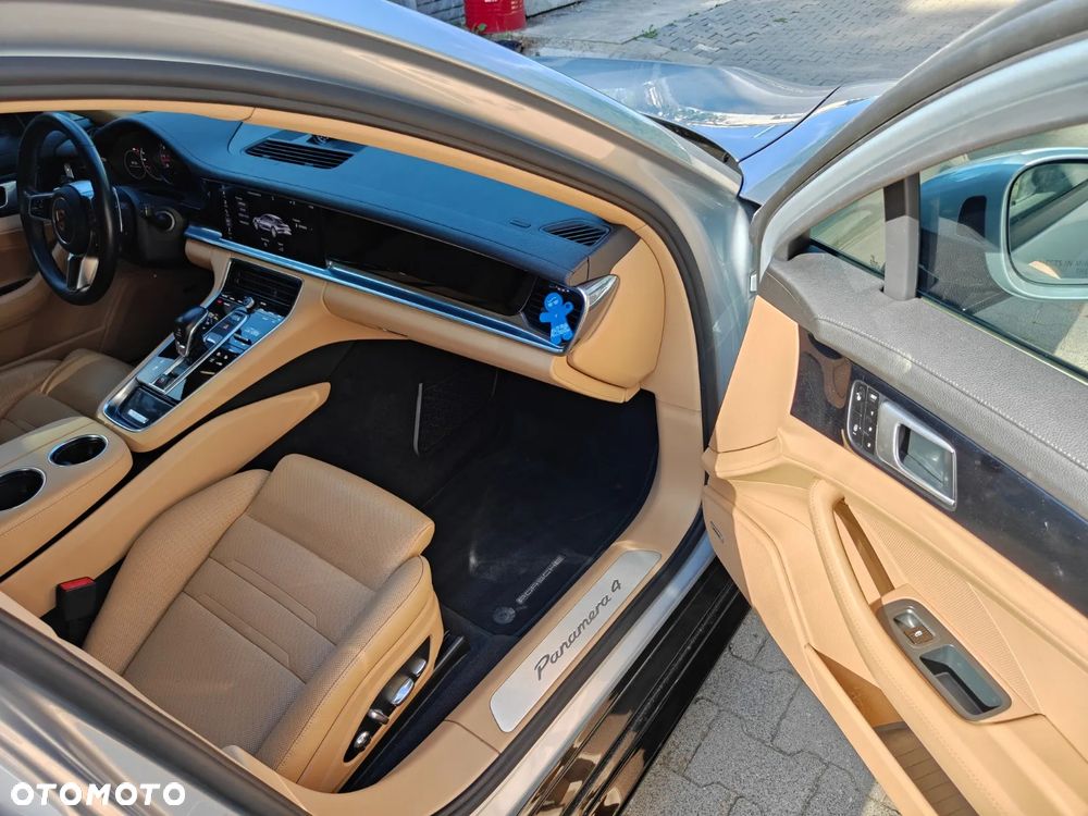 Porsche Panamera 4 - 18
