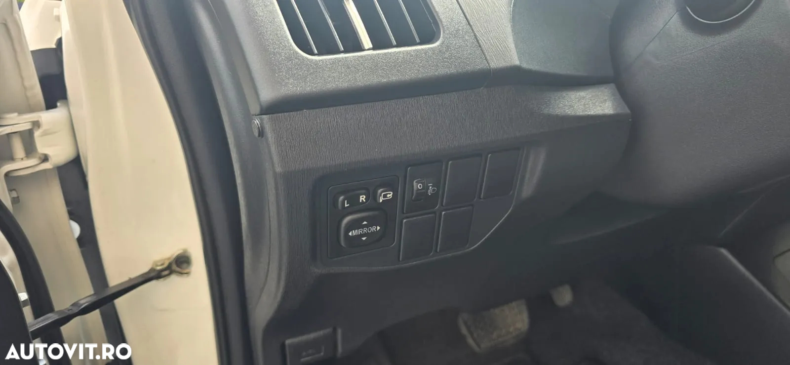 Toyota Prius (Hybrid) Executive - 10