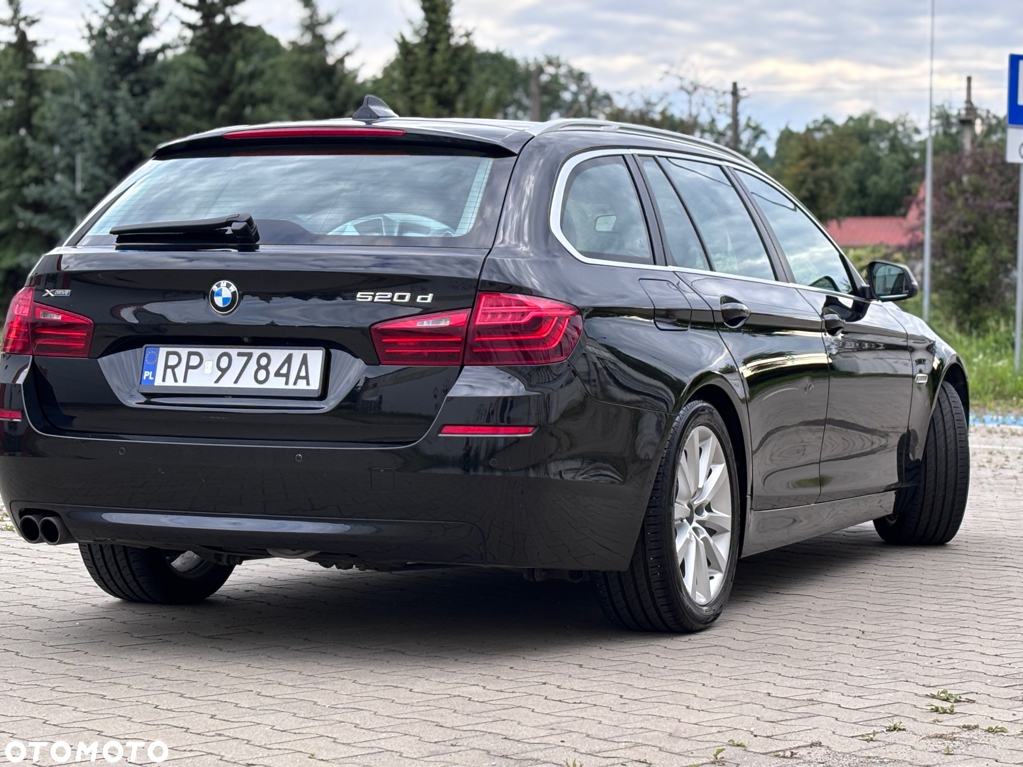 BMW Seria 5 520d xDrive - 13