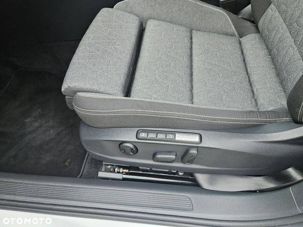 Volkswagen Passat 2.0 TDI SCR DSG Business - 10