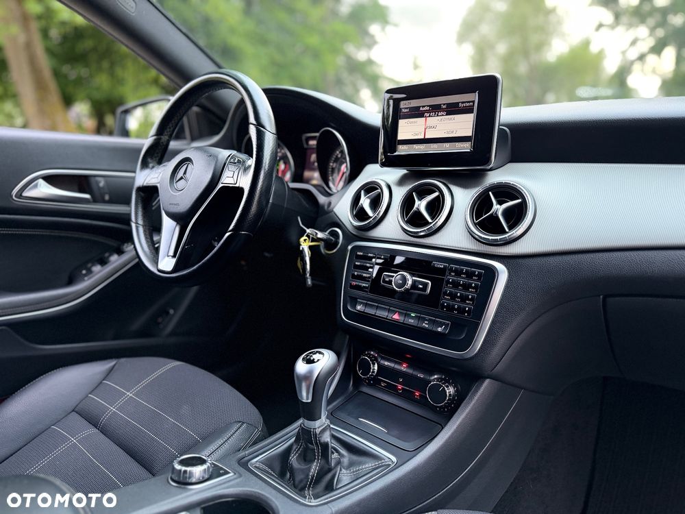 Mercedes-Benz CLA 200 AMG Line - 9