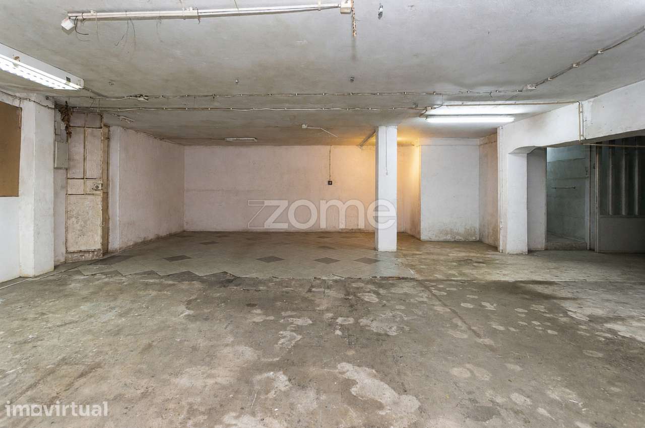 Armazém em cave com 160m ² e logradouro privativo nas Antas – Porto... - Grande imagem: 4/26
