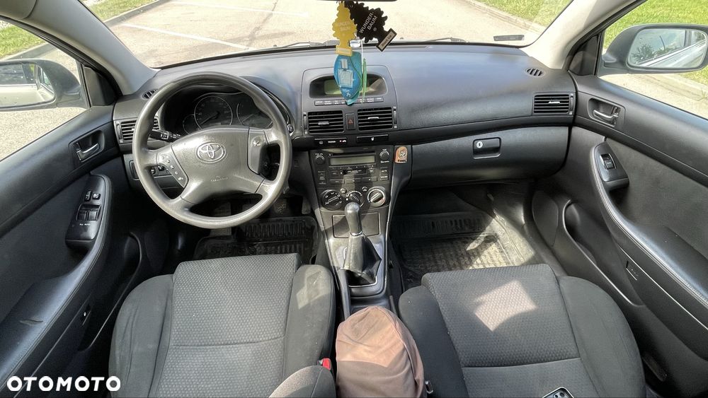 Toyota Avensis - 8