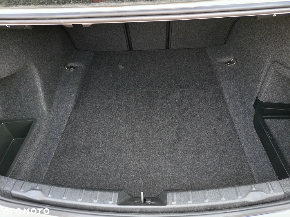 BMW Seria 3 320d Edition M Sport Shadow - 13