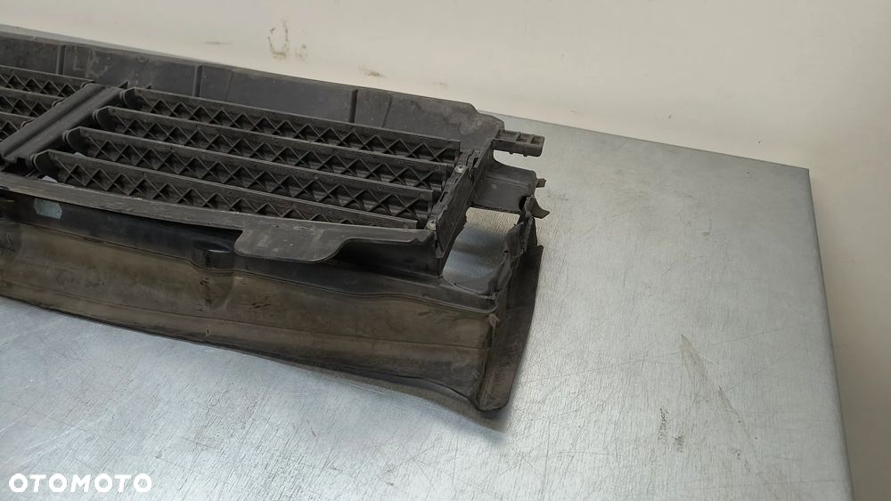 VOLVO XC60 II wlot dolna kierownica powietrza - 8