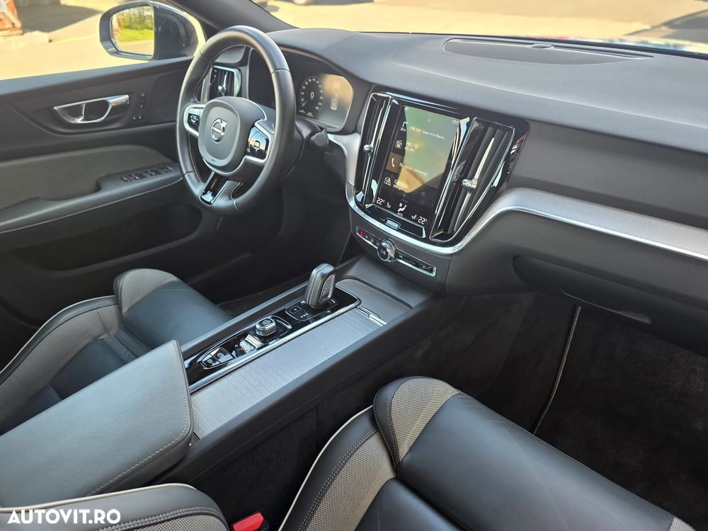 Volvo S60 B4 MHEV AT Plus Dark - 31