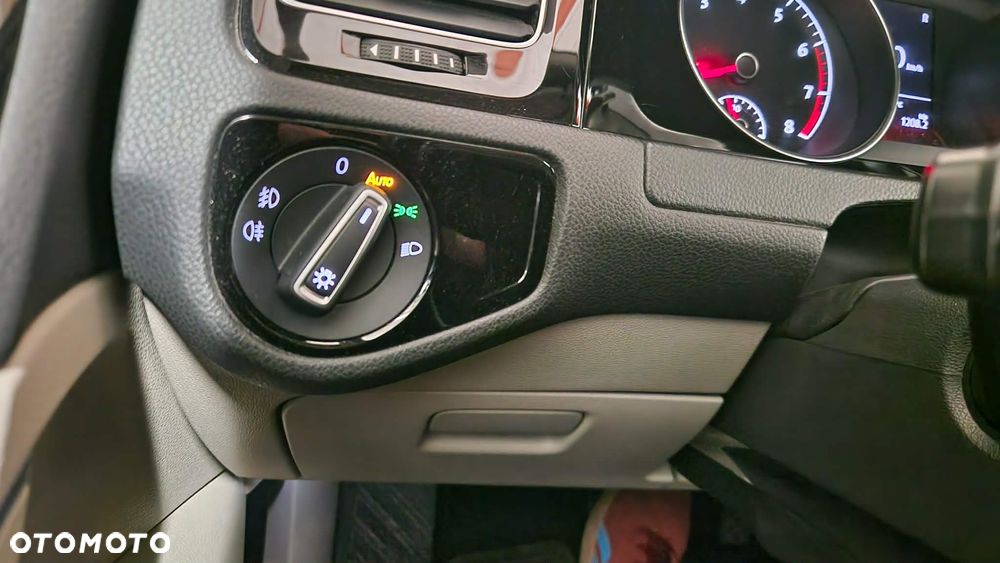 Volkswagen Golf - 10