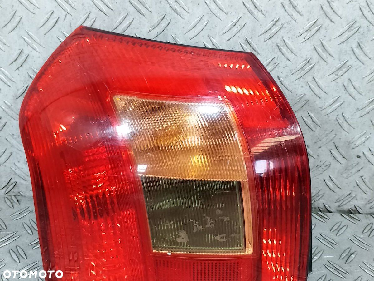 LAMPA TYLNA LEWA TOYOTA COROLLA E12 HATCHBACK - 1
