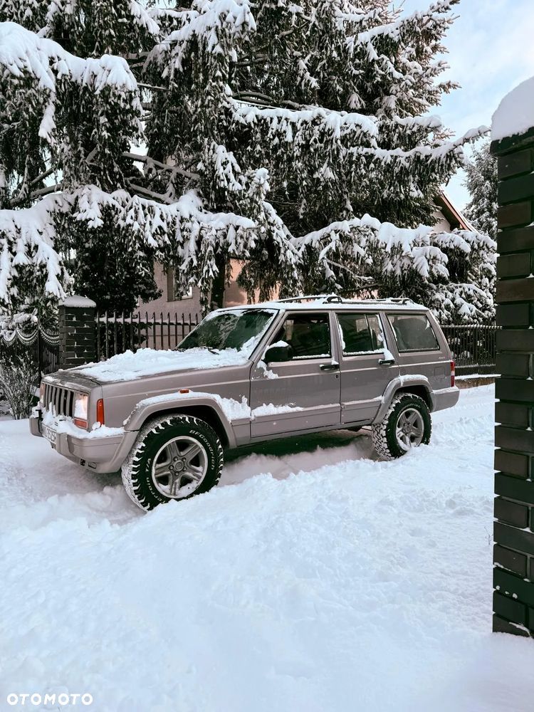 Jeep Cherokee - 1