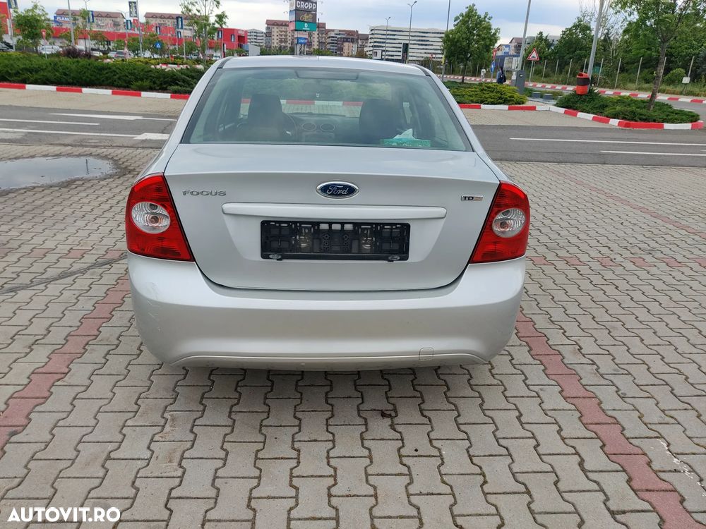 Ford Focus 1.6 TDCi Ambiente - 8
