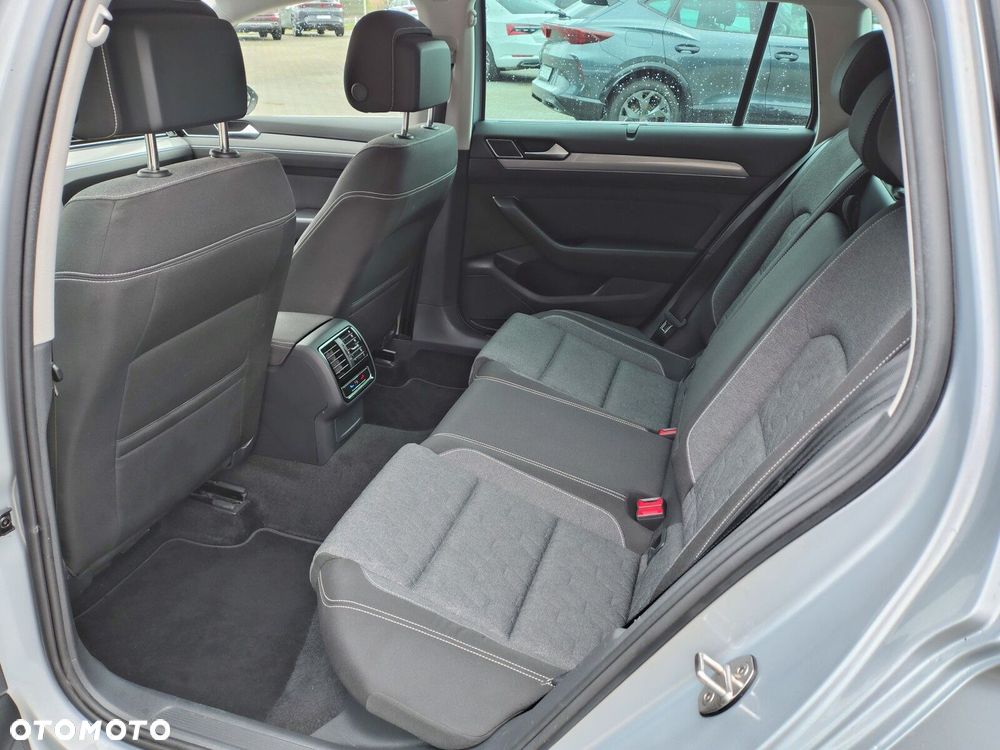 Volkswagen Passat - 17