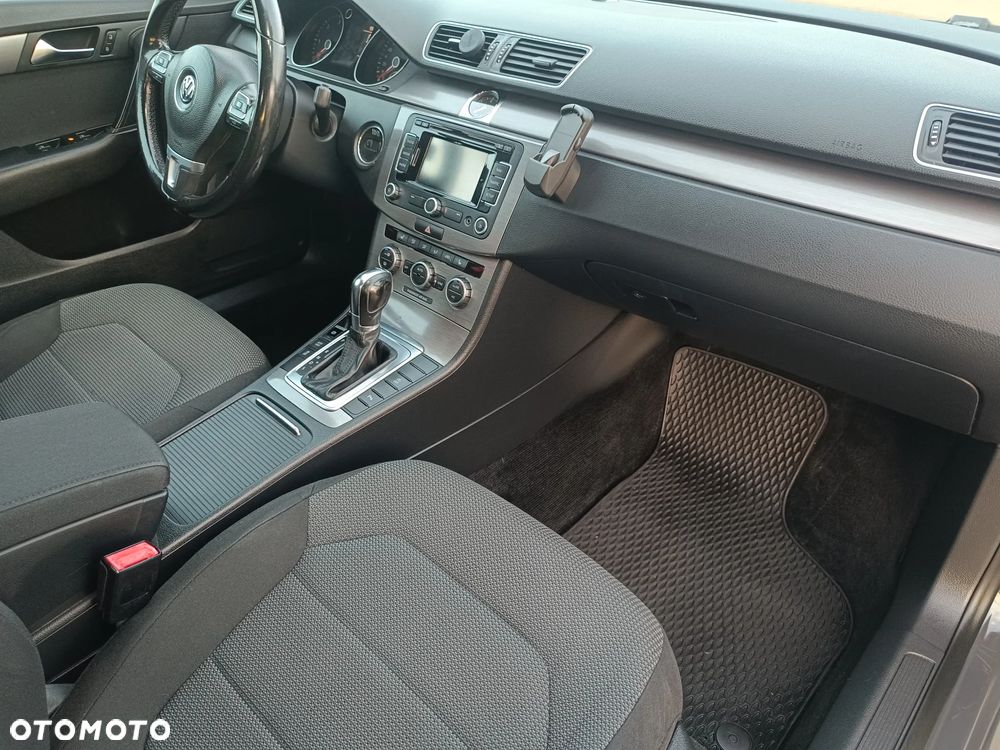 Volkswagen Passat 2.0 TDI DSG BlueMotion Technology Comfortline - 25