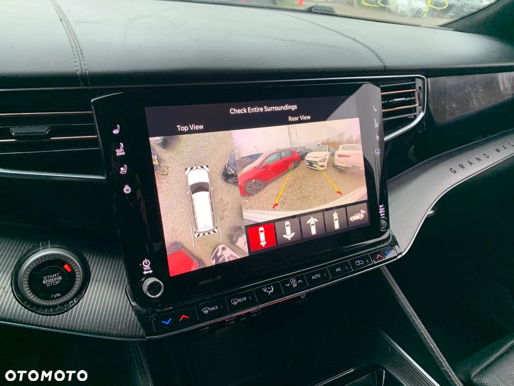 Jeep Grand Wagoneer - 13