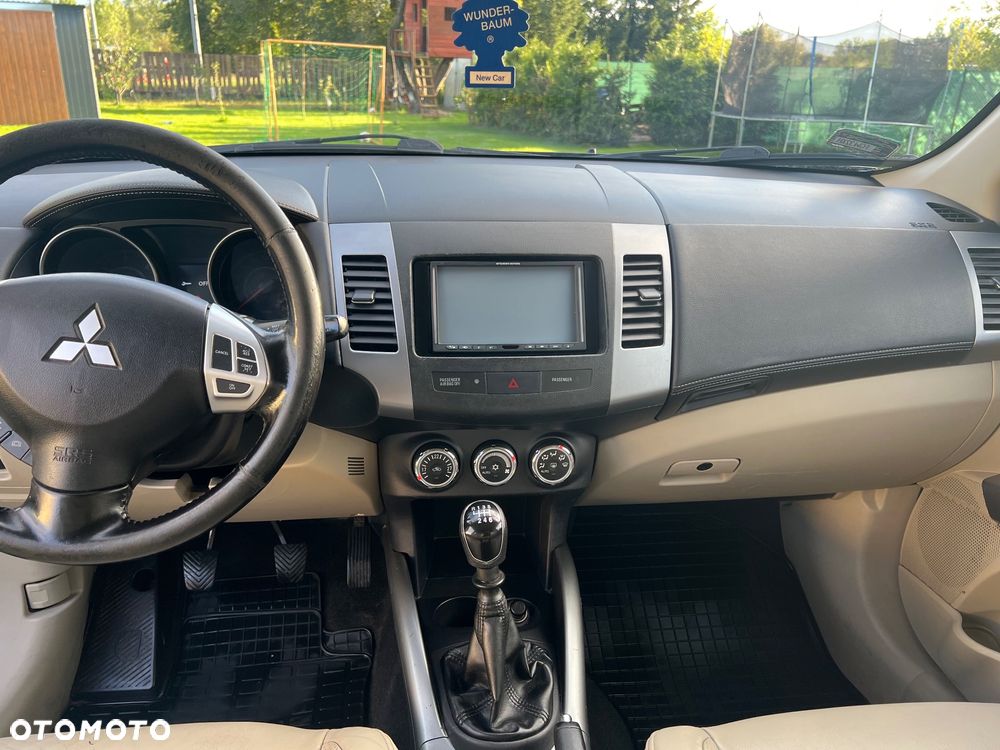 Mitsubishi Outlander 2.0 DID Instyle NAVI - 9