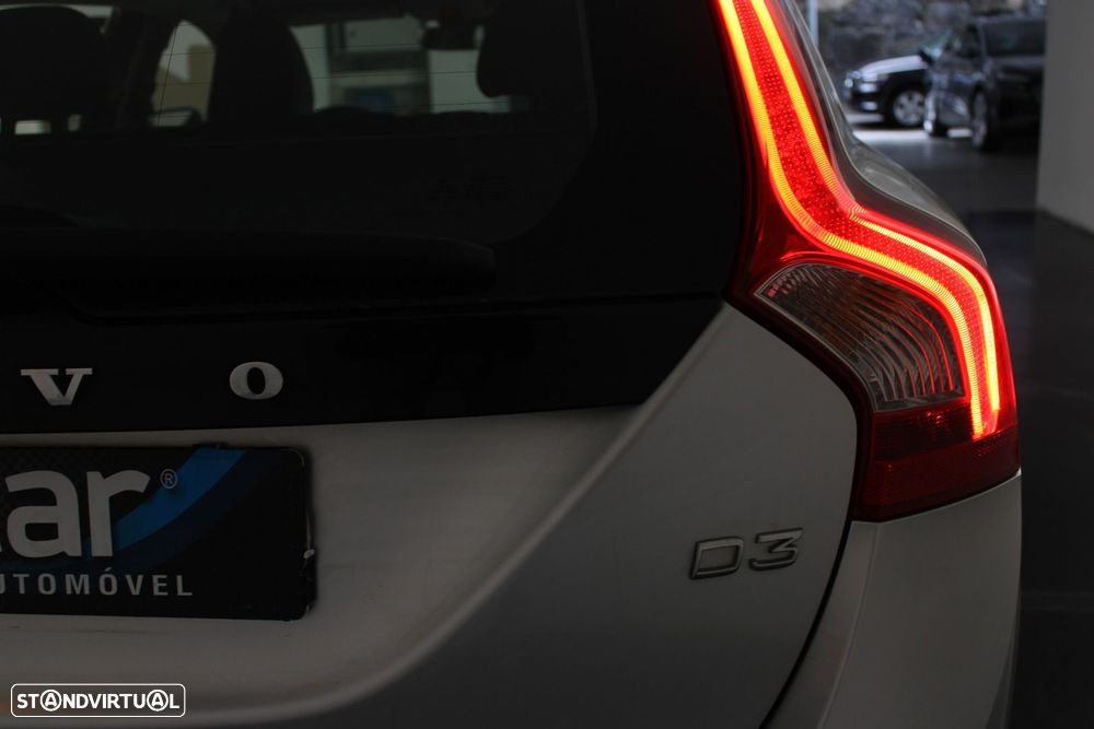 Volvo V60 2.0 D3 Momentum - 31