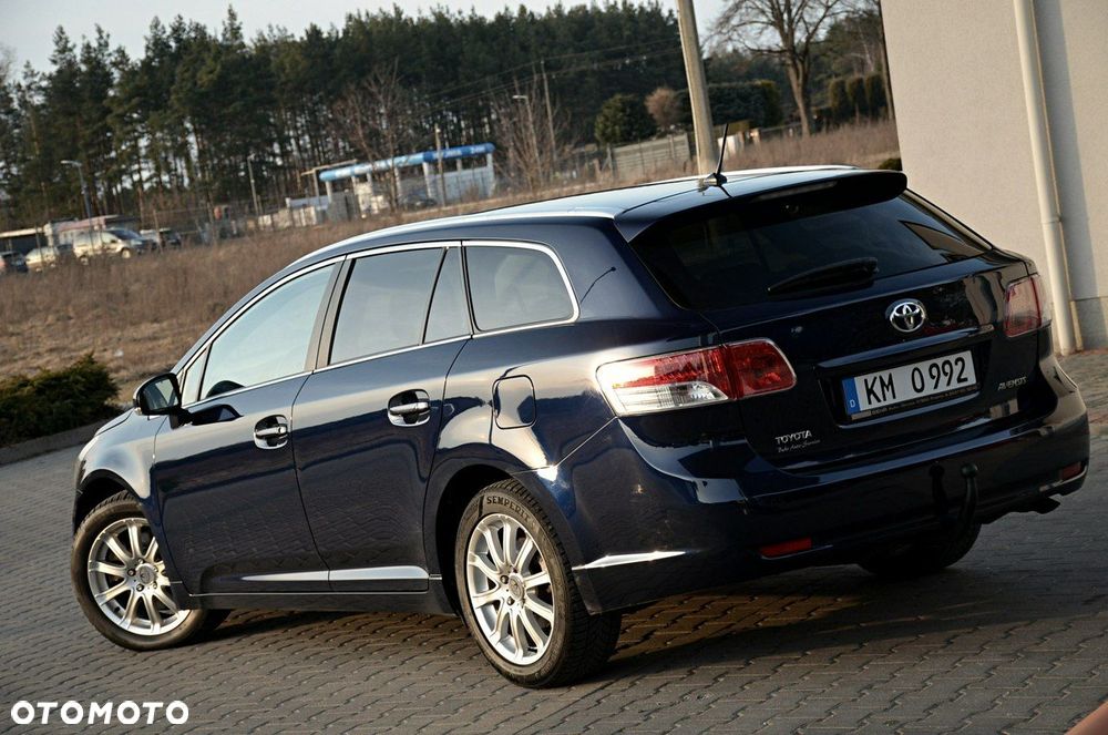 Toyota Avensis - 12
