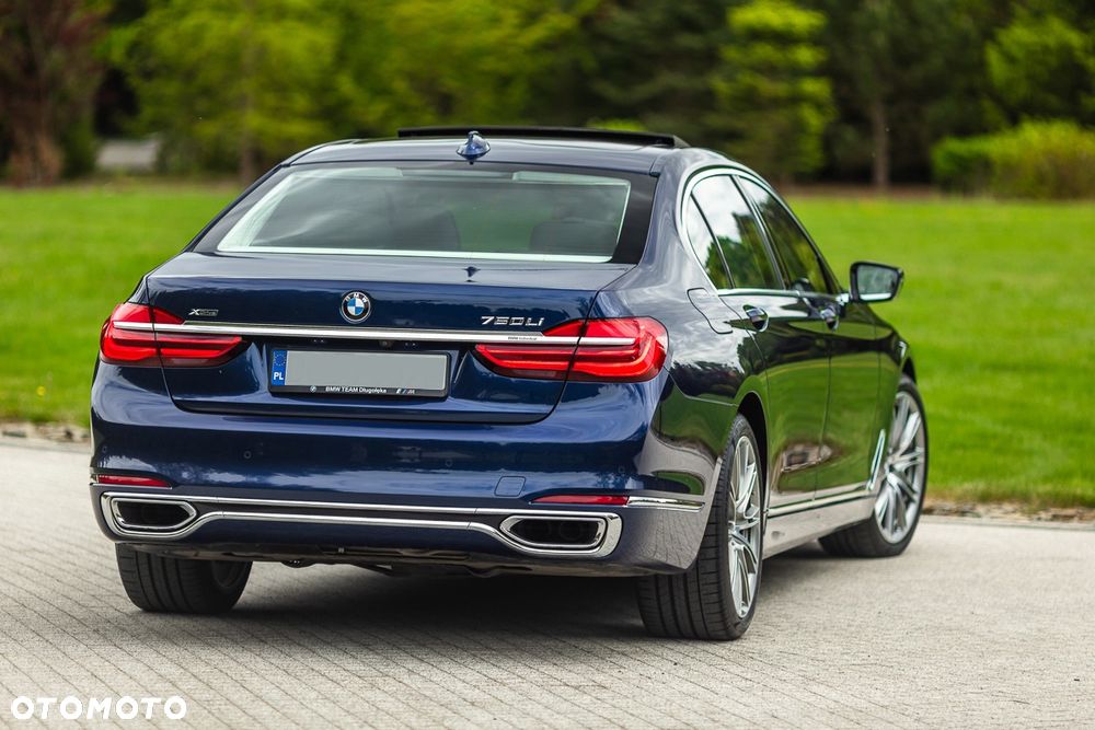 BMW Seria 7 750Li xDrive - 11