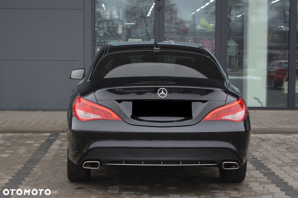Mercedes-Benz CLA 180 7G-DCT StreetStyle - 23