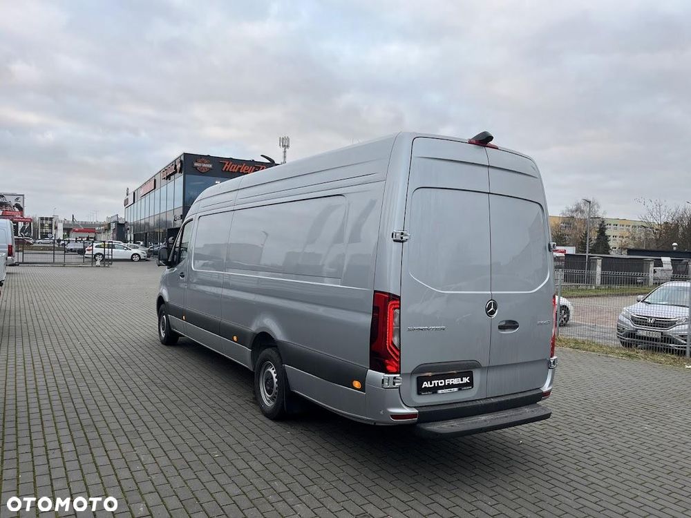 Mercedes-Benz Sprinter - 4