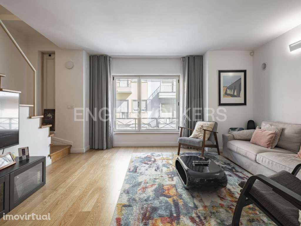 Moradia geminada T3+1 nas Avenidas Novas - Grande imagem: 4/28