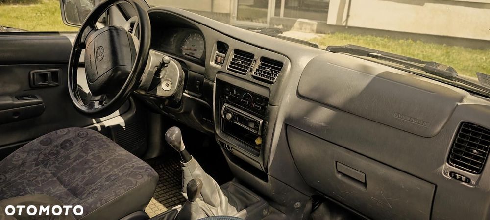 Toyota Hilux 4WD DLX - 23