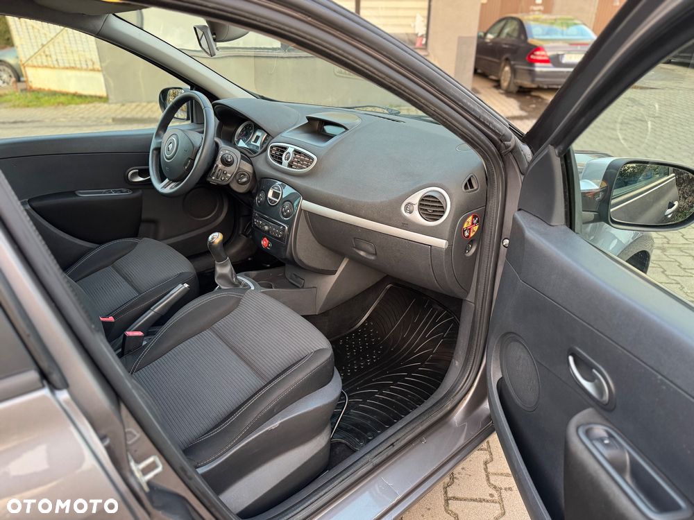 Renault Clio 1.2 16V 75 Expression - 19