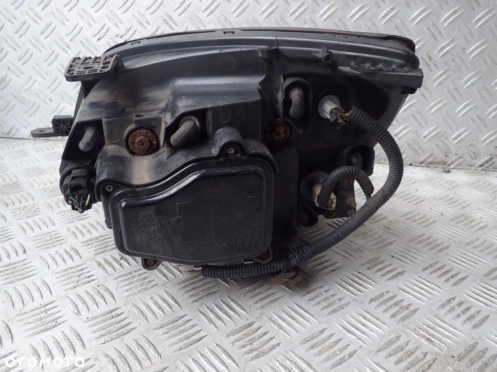 LAMPA XENON PRAWY PRZÓD OPEL ANTARA - 4