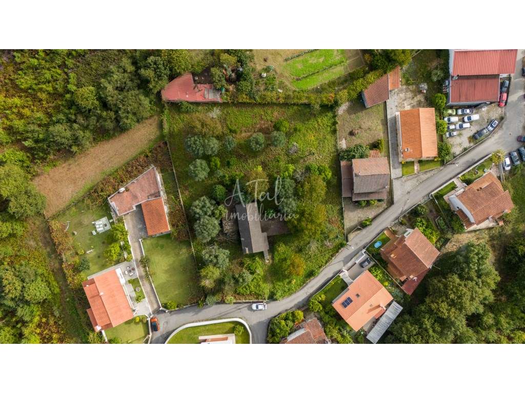 Moradia para Remodelar com 4 Quartos e Lote de 750m² na Correlhã, P... - Grande imagem: 2/16