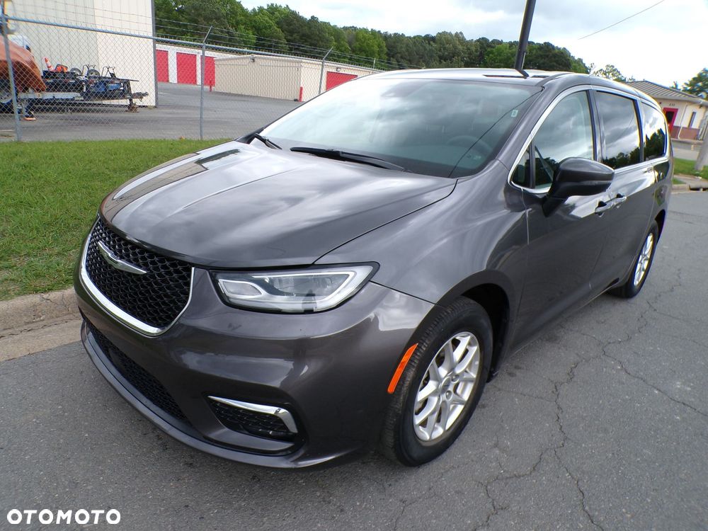 Chrysler Pacifica - 1