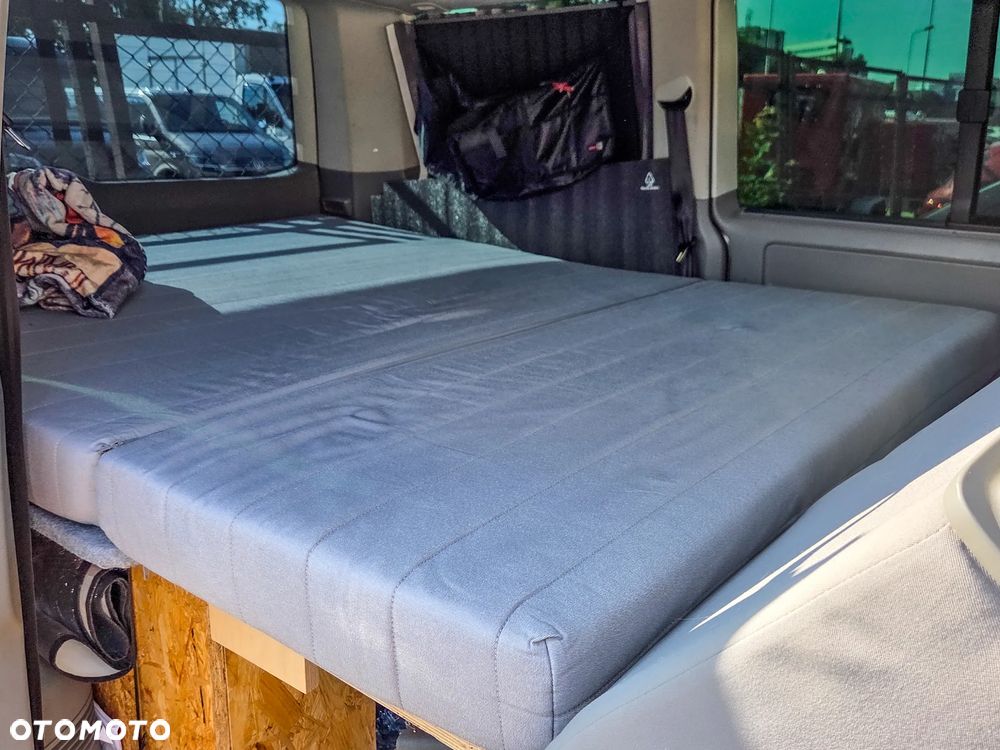 Volkswagen Caravelle - 18