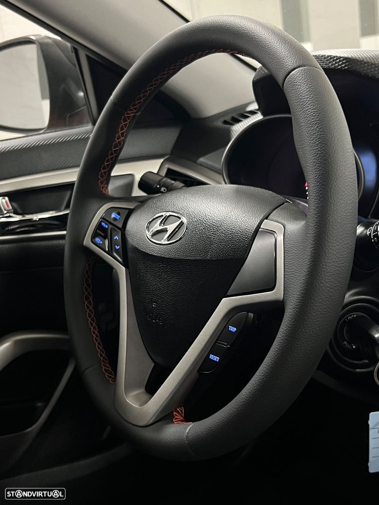 Hyundai Veloster - 10