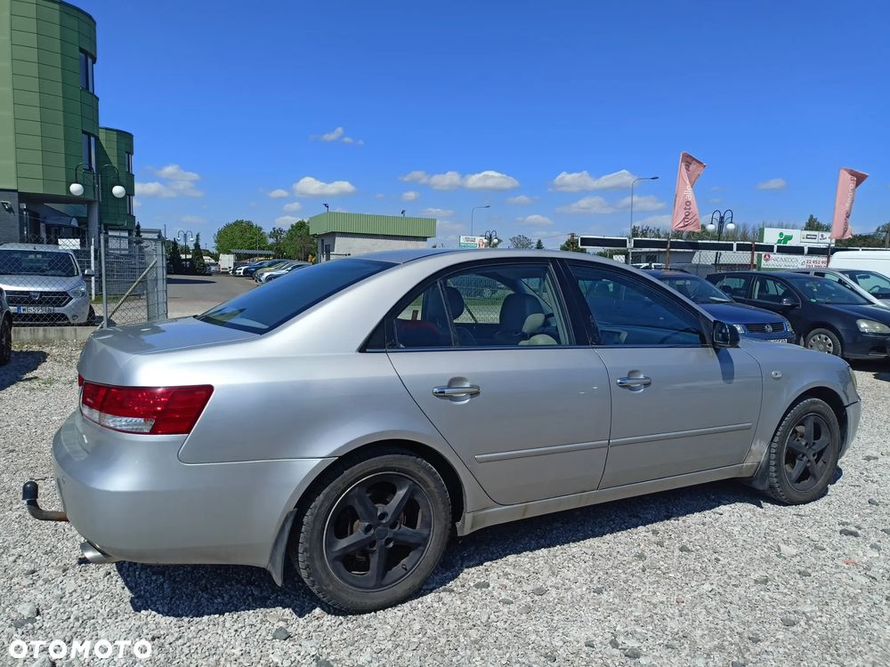 Hyundai Sonata - 4