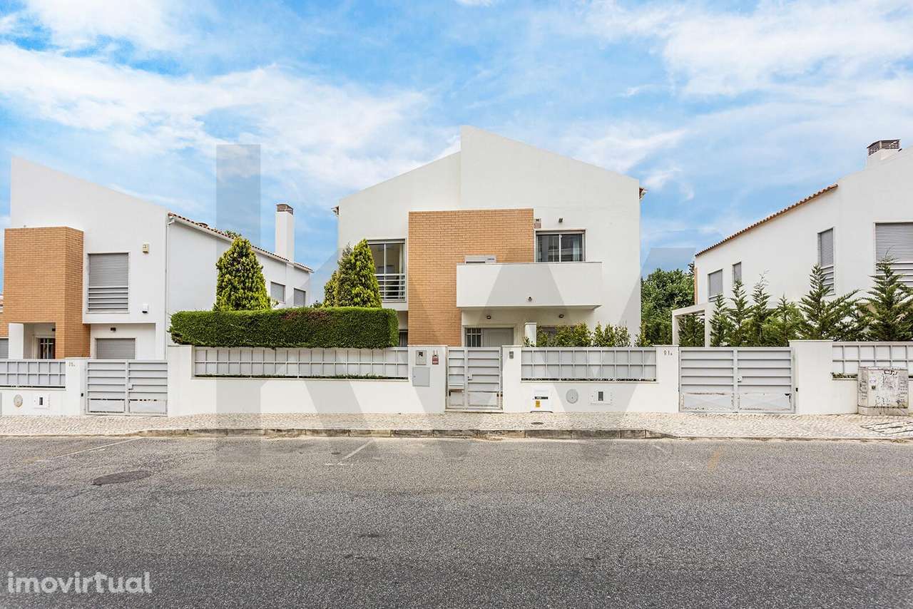 Moradia T5 com Piscina nos Jardins da Parede – Estoril - Grande imagem: 2/40