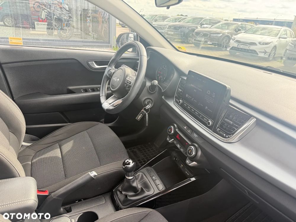 Kia Rio 1.2 L - 12